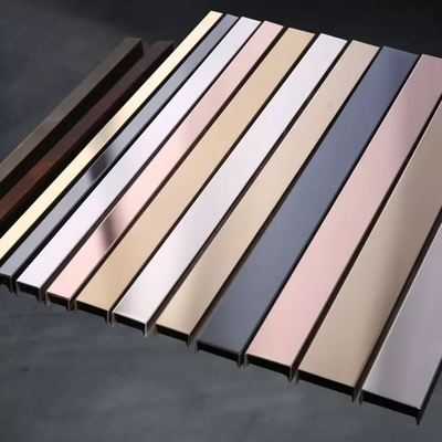Le délié coloré de miroir a fini 304 solides solubles couvrent de tuiles la longueur de l'équilibre U15 2438mm 3048mm