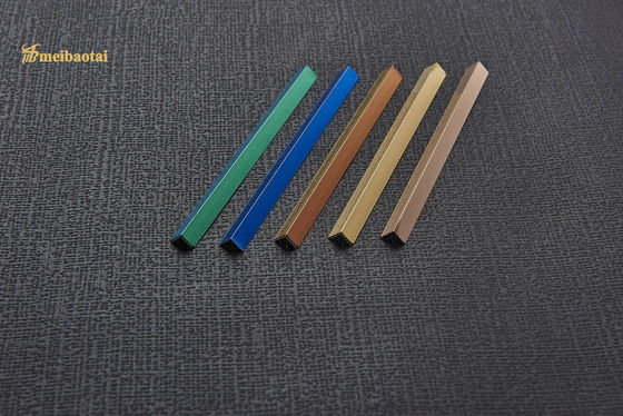 20mm largeur revêtement de couleur PVD anti-empreintes digitales carreaux en acier inoxydable Trim L Profil pour la décoration murale