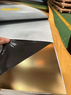 Bon prix Ligne de miroir en or en tôle d'acier inoxydable en relief quatre pieds en ligne