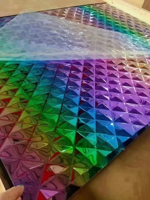 Couleur arc-en-ciel estampillée diamant feuille d'acier inoxydable plaque de décoration ondulée d'eau