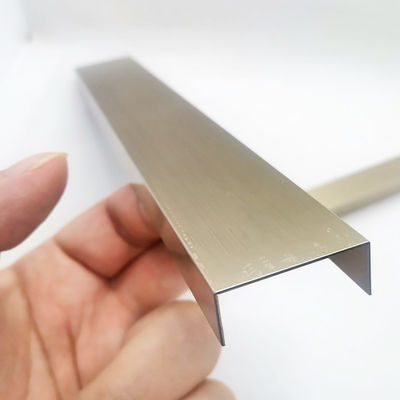 Bande de finition de carreaux en profilé U en acier inoxydable 304 avec une épaisseur de 0,65 mm et un revêtement de couleur PVD