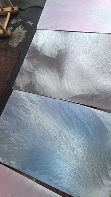 Bon prix Décoration de studio en plaque d'acier inoxydable à motif brossé couleur tendance en ligne