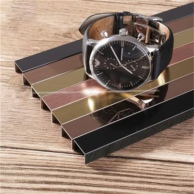 Bon prix Bande de finition pour carrelage en acier inoxydable 304, profil en U avec rainure en V et revêtement de couleur pour une protection décorative en ligne