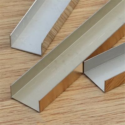 304 en acier inoxydable U profilée carreaux de garniture avec V Grooved / Technique de flexion et 2438mm/3048mm Longueur