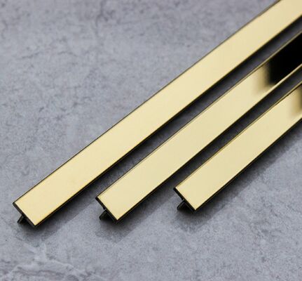 Trim de tuile en forme de T en acier inoxydable en miroir d'or avec impression anti-index et épaisseur de 0,65 mm pour la décoration murale