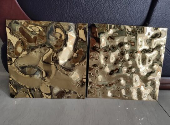 304 Grade Gold Mirror Finish Water Ripple Plaque d'acier inoxydable à 0,65 mm d'épaisseur pour les applications décoratives