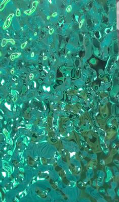 Plaque ondulée d'eau en acier inoxydable 304 avec surface miroir revêtue de PVD bleu pour un usage décoratif