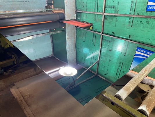 201 Ligne décorative de finition de miroir en acier inoxydable d'une épaisseur de 0,55 mm pour les murs et les plafonds de cuisine