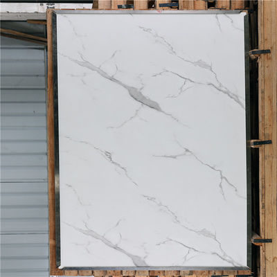 Bon prix Les feuilles en stratifié inoxydables de couleur blanche en bois d'imitation de grain décorent le bord de mur en ligne